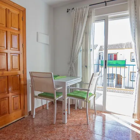 Lovely 2 Bed Penthouse With Large Private Solarium *