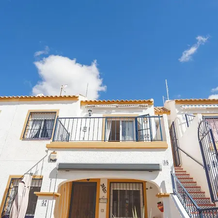 Lovely 2 Bed Penthouse With Large Private Solarium Αλικάντε