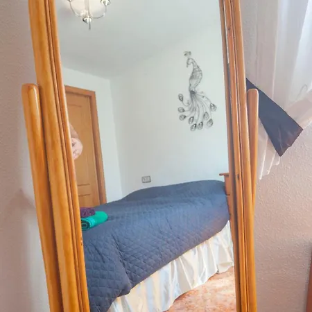 Lovely 2 Bed Penthouse With Large Private Solarium Appartamento