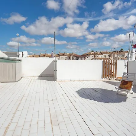 Lovely 2 Bed Penthouse With Large Private Solarium *