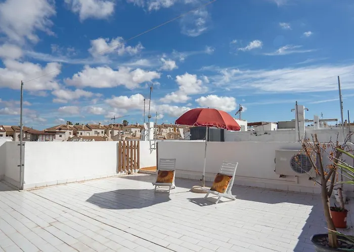 Lovely 2 Bed Penthouse With Large Private Solarium