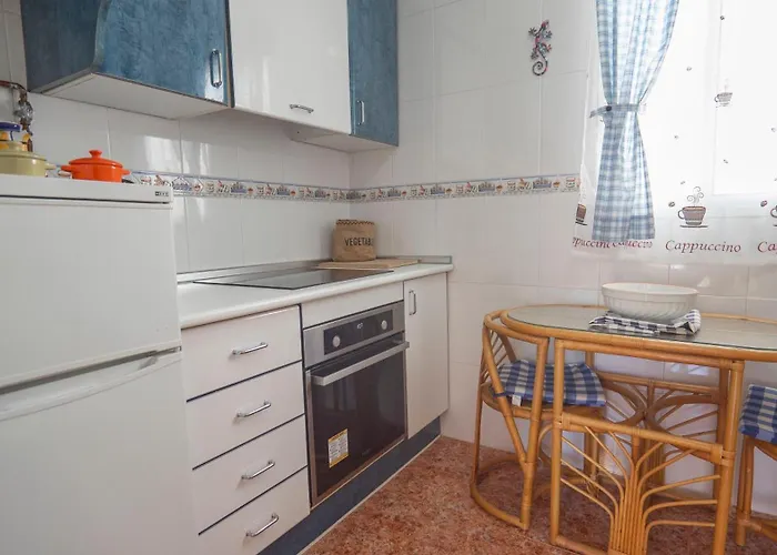 Lovely 2 Bed Penthouse With Large Private Solarium